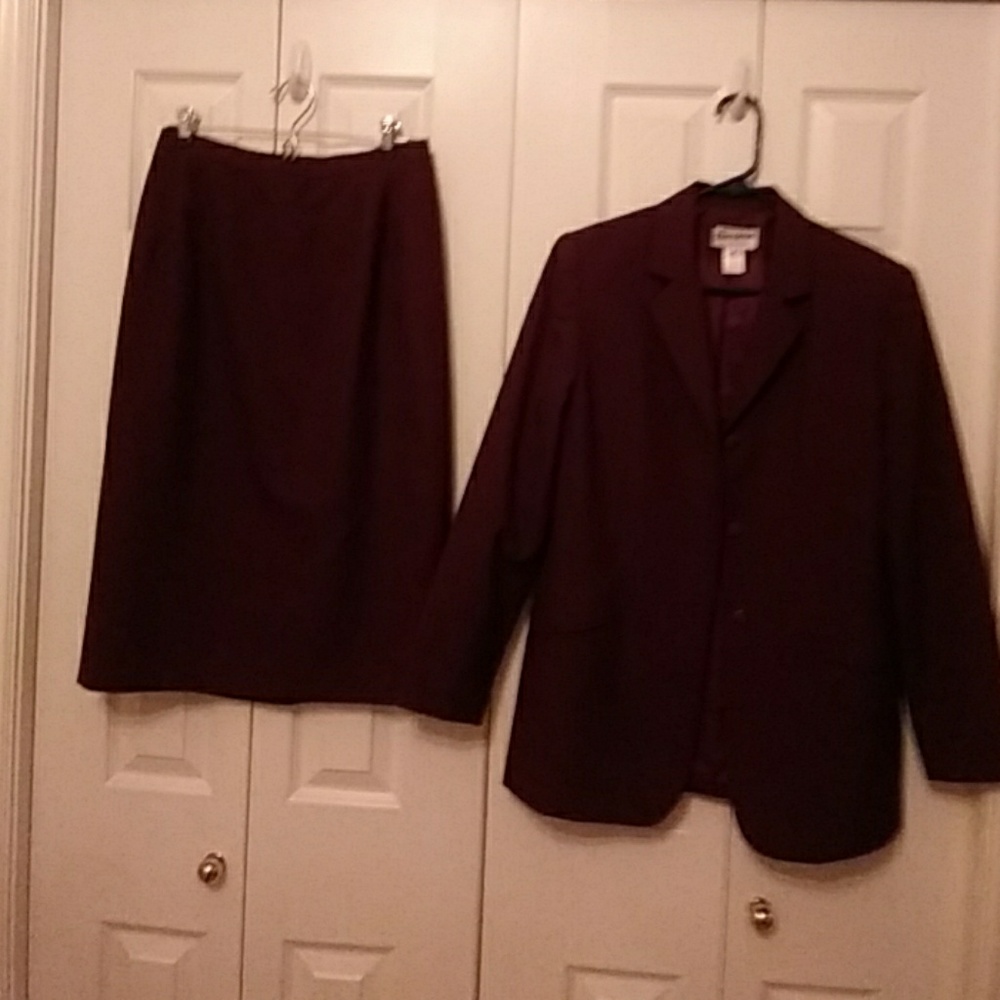Suit - Picture 2 of 8